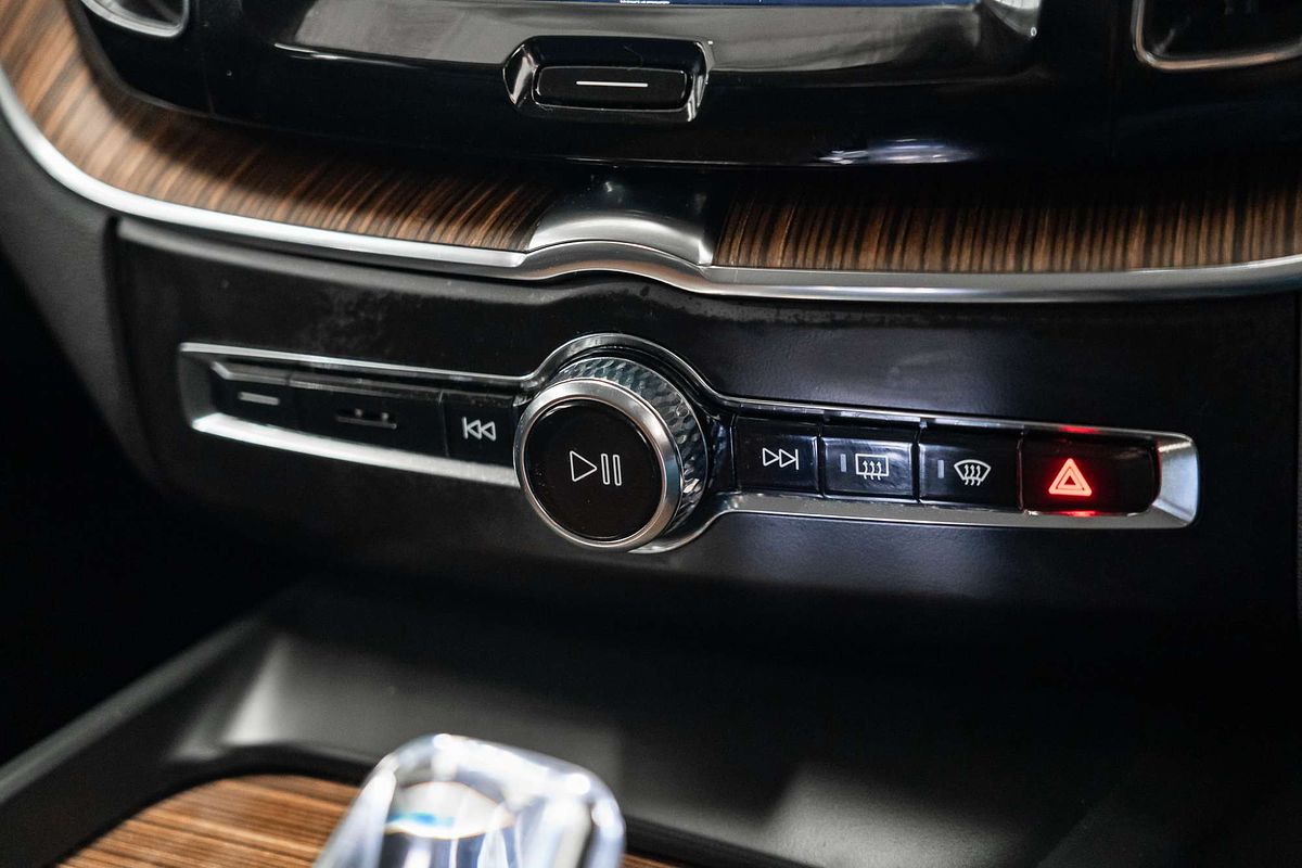 2022 Volvo XC60 B5 Inscription