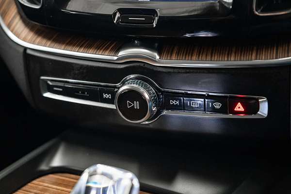 2022 Volvo XC60 B5 Inscription