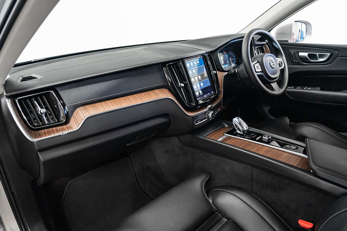 2022 Volvo XC60 B5 Inscription