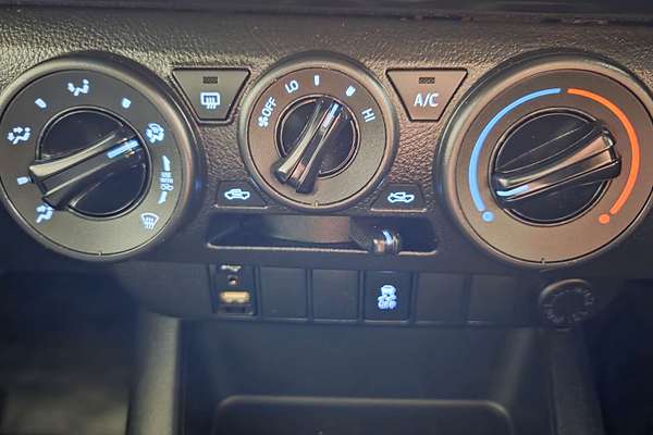 2018 Toyota Hilux Workmate GUN125R 4X4