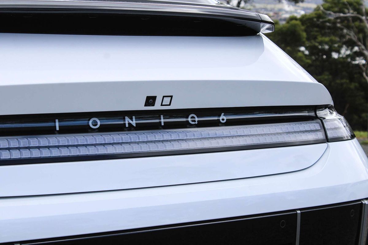 2024 Hyundai IONIQ 6 DYNAMIQ CE.V1