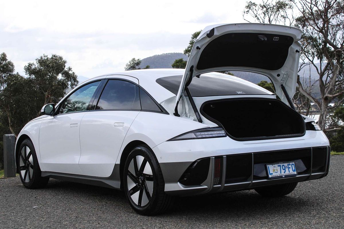 2024 Hyundai IONIQ 6 DYNAMIQ CE.V1