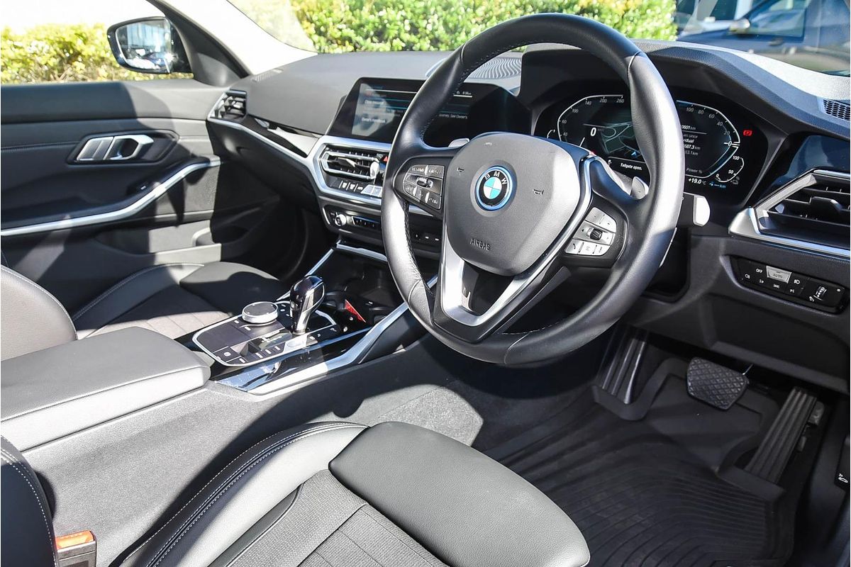 2022 BMW 3 Series 330e Sport Collection G20