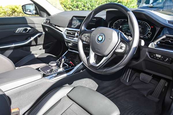 2022 BMW 3 Series 330e Sport Collection G20
