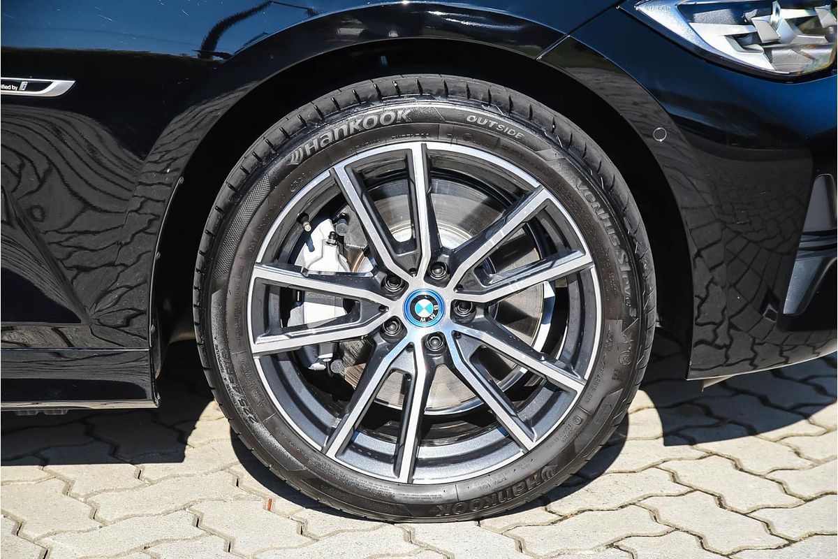 2022 BMW 3 Series 330e Sport Collection G20