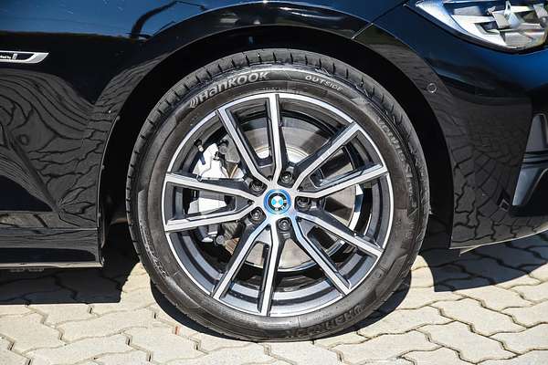 2022 BMW 3 Series 330e Sport Collection G20