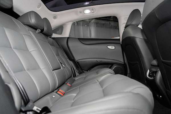 2025 MG IM5 Performance P12L