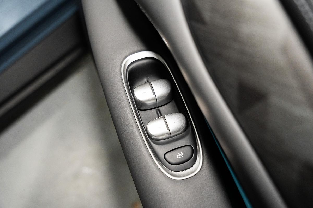 2025 MG IM5 Performance P12L