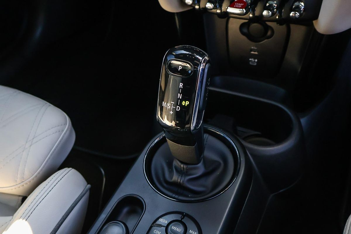 2022 MINI Hatch Cooper S MINI Yours F55 LCI-2