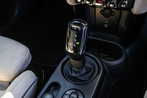 2022 MINI Hatch Cooper S MINI Yours F55 LCI-2