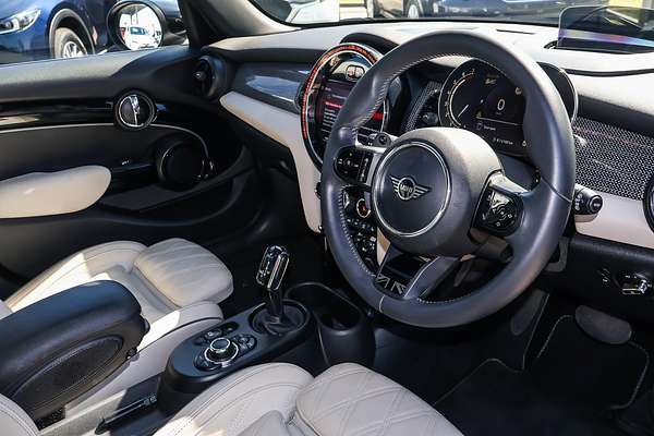 2022 MINI Hatch Cooper S MINI Yours F55 LCI-2