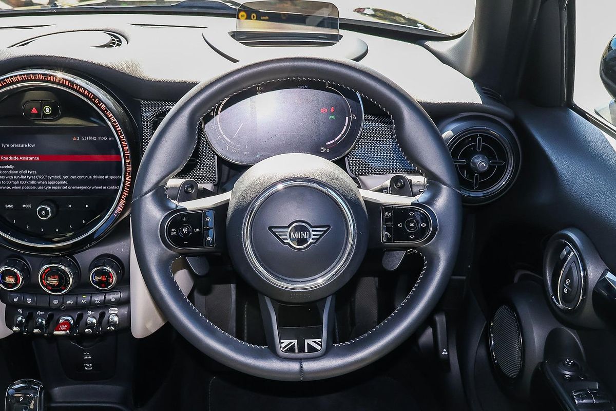 2022 MINI Hatch Cooper S MINI Yours F55 LCI-2