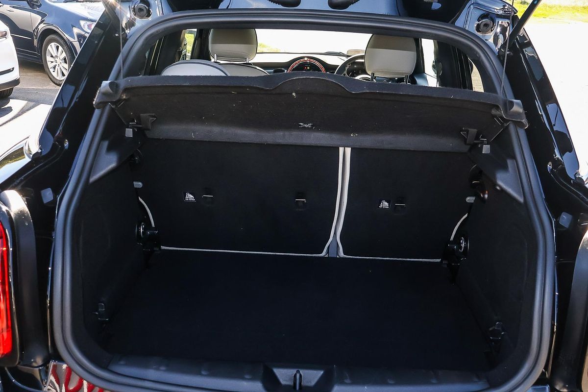 2022 MINI Hatch Cooper S MINI Yours F55 LCI-2