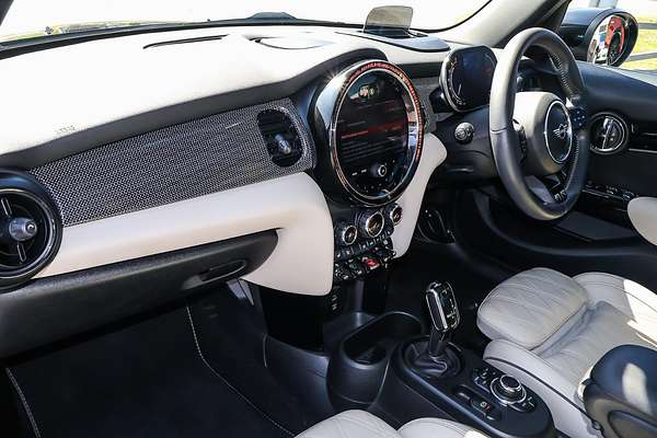 2022 MINI Hatch Cooper S MINI Yours F55 LCI-2