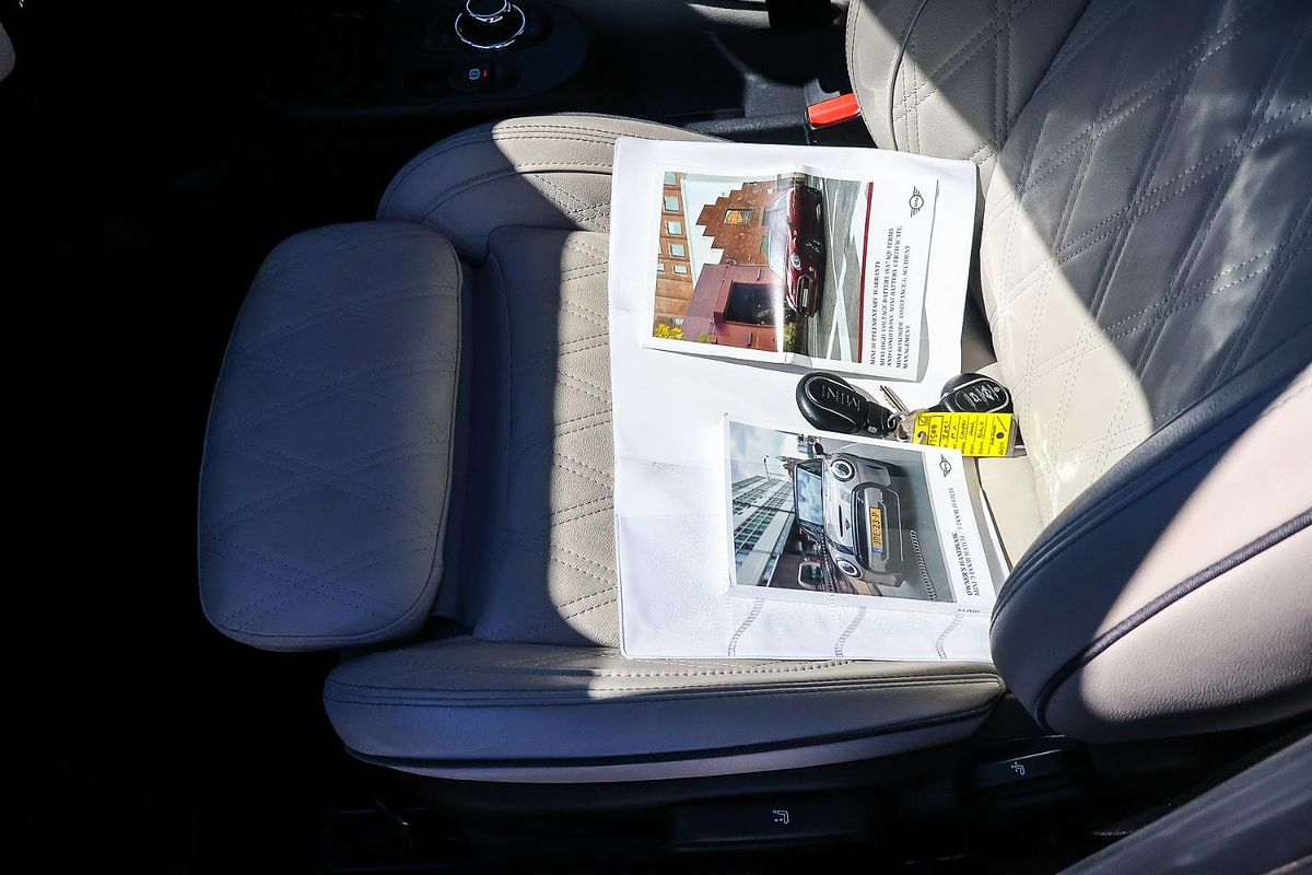 2022 MINI Hatch Cooper S MINI Yours F55 LCI-2