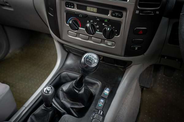 2005 Toyota Landcruiser GXL HDJ100R