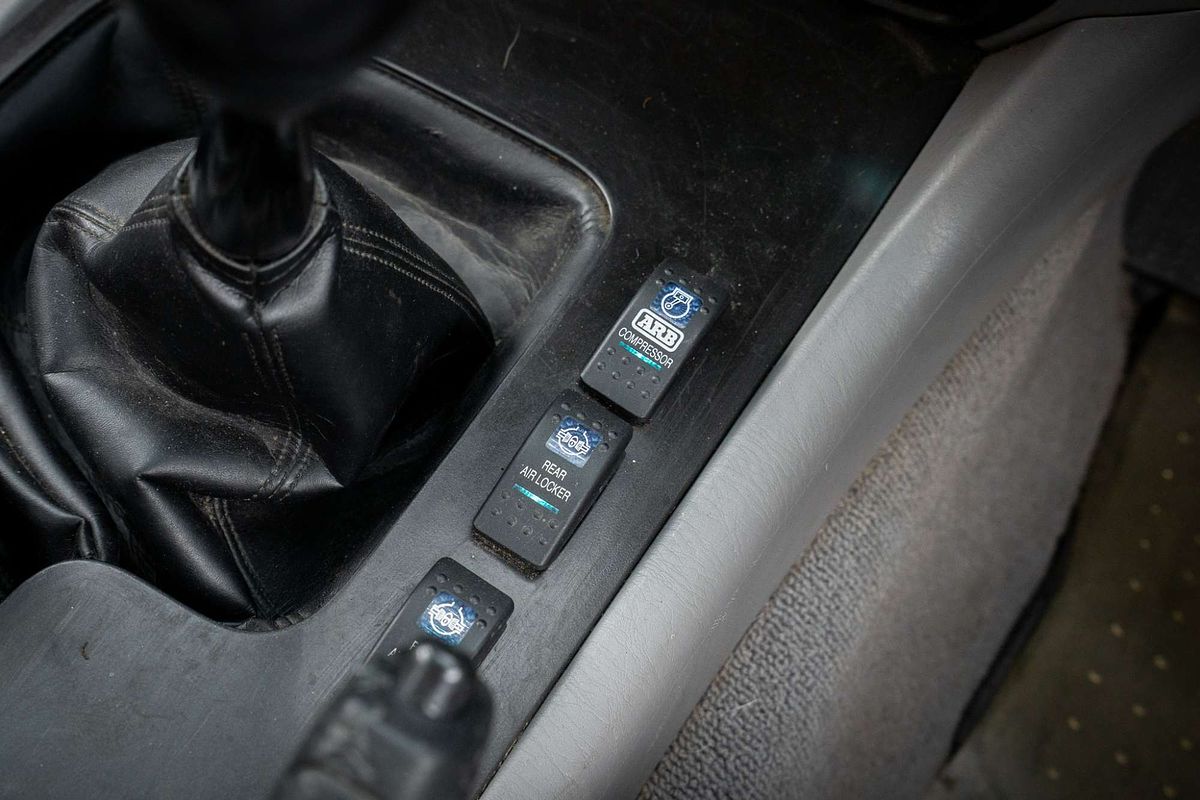 2005 Toyota Landcruiser GXL HDJ100R