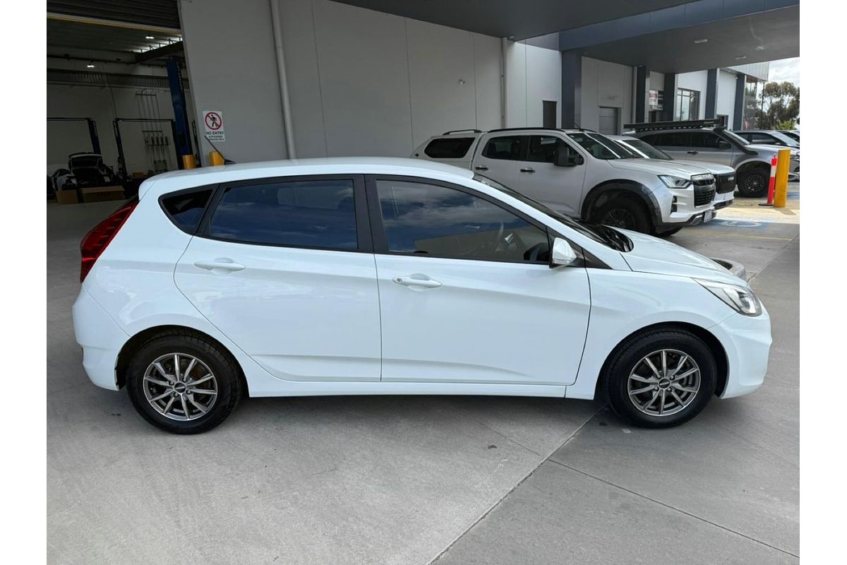 2014 Hyundai Accent Active RB2