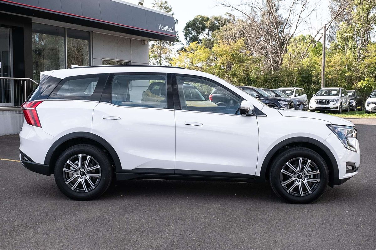 2025 Mahindra XUV700 AX7L