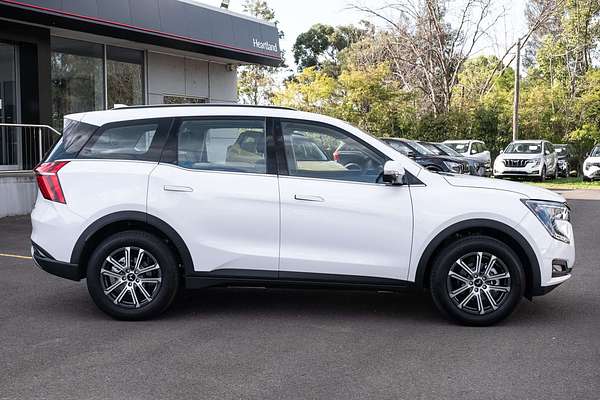 2025 Mahindra XUV700 AX7L