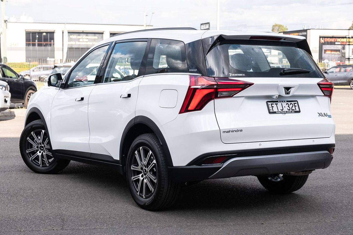 2025 Mahindra XUV700 AX7L