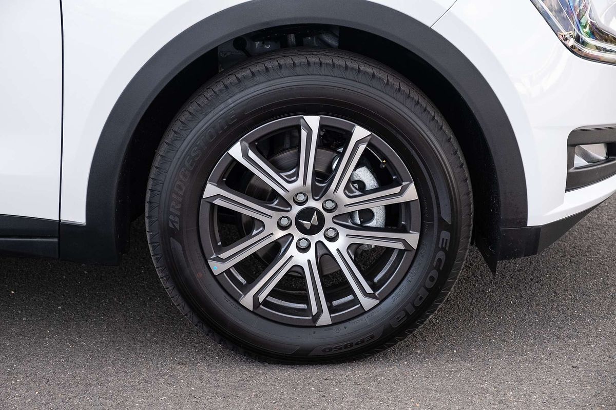 2025 Mahindra XUV700 AX7L