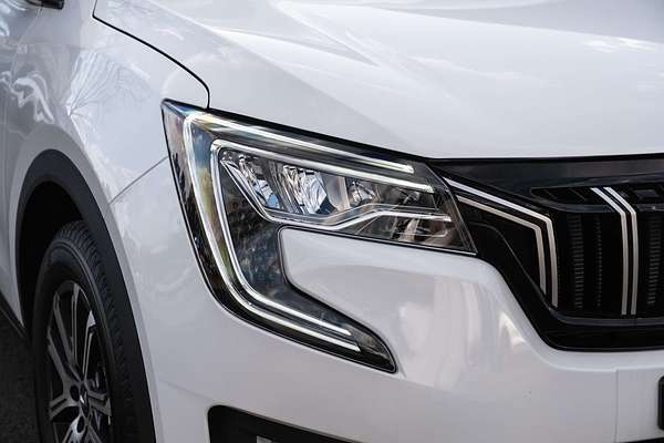 2025 Mahindra XUV700 AX7L