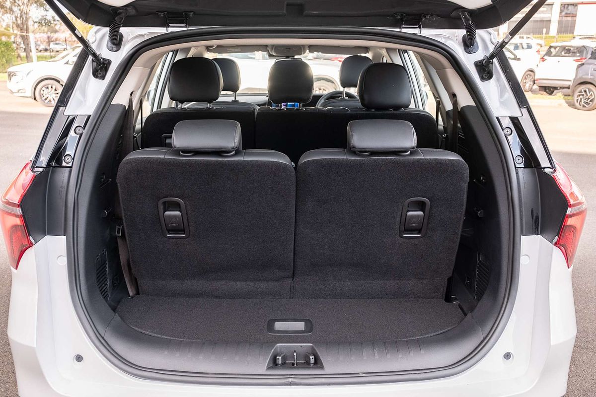 2025 Mahindra XUV700 AX7L