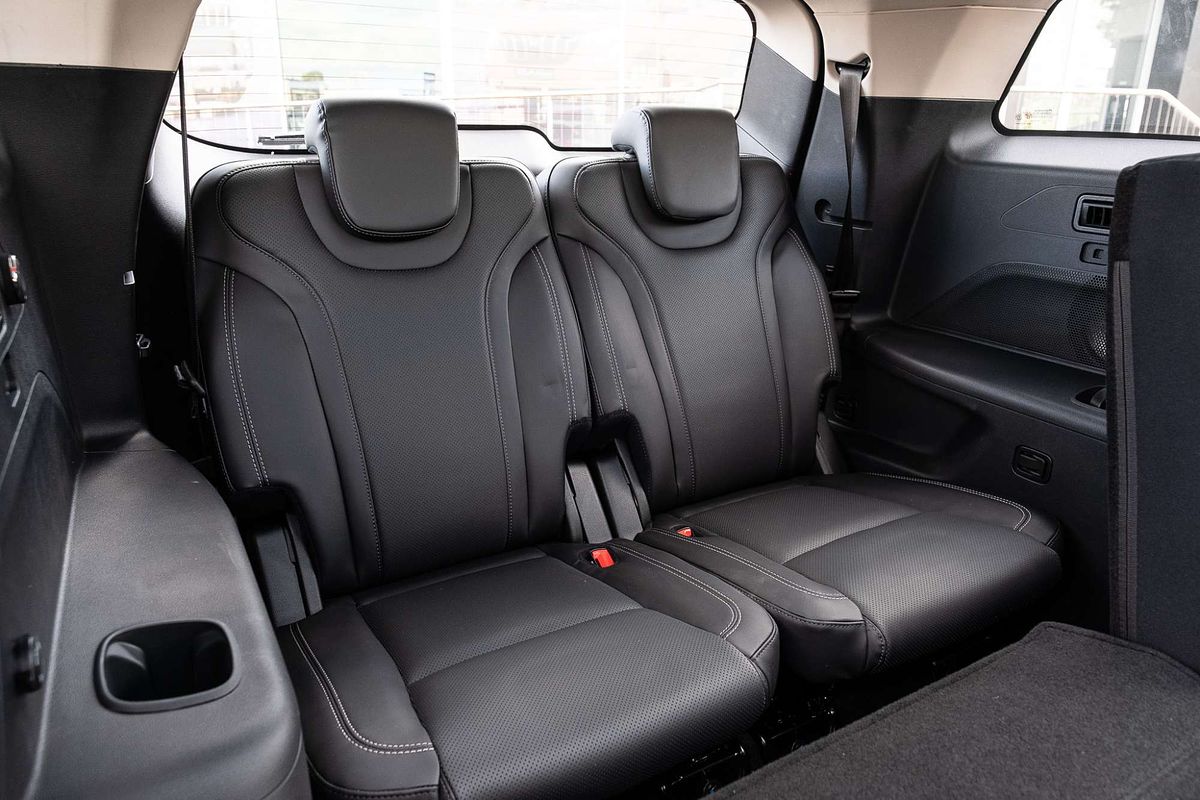 2025 Mahindra XUV700 AX7L
