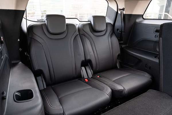 2025 Mahindra XUV700 AX7L