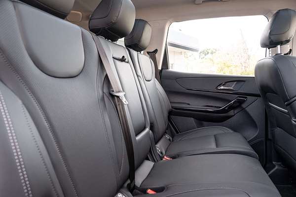 2025 Mahindra XUV700 AX7L