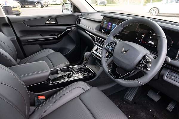 2025 Mahindra XUV700 AX7L