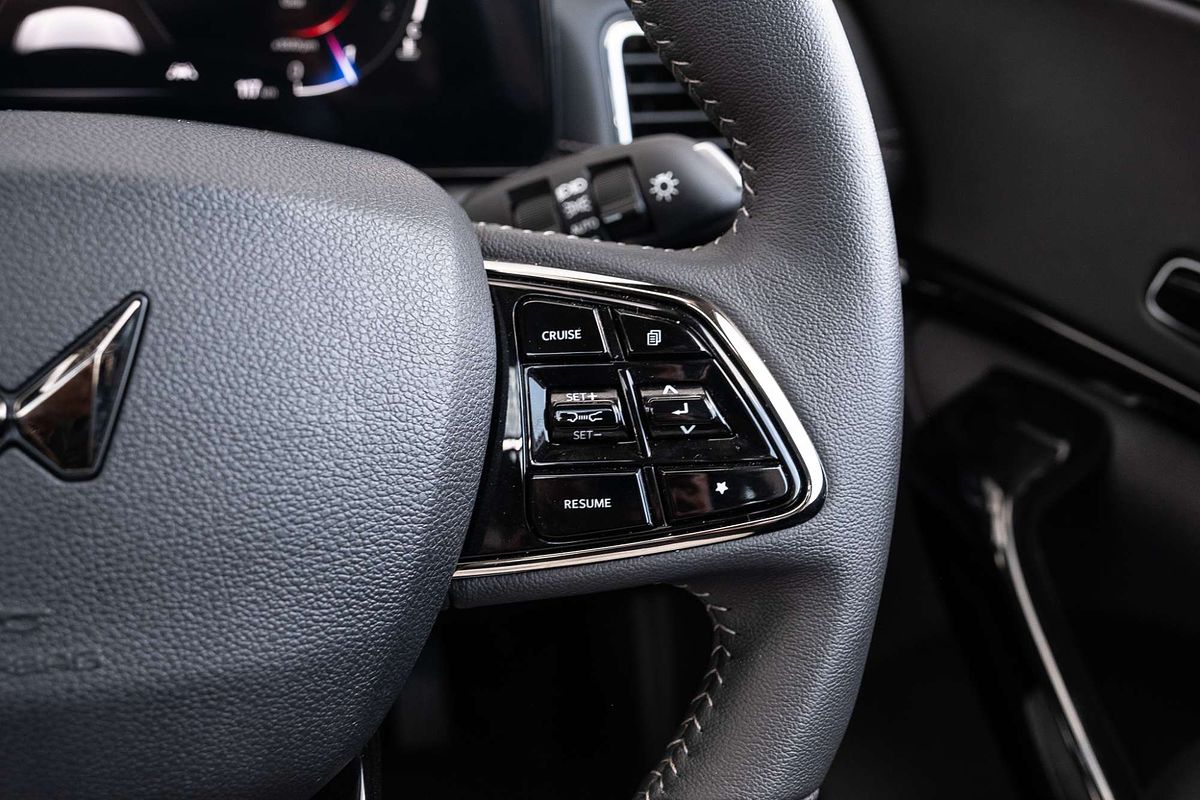 2025 Mahindra XUV700 AX7L