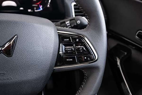 2025 Mahindra XUV700 AX7L