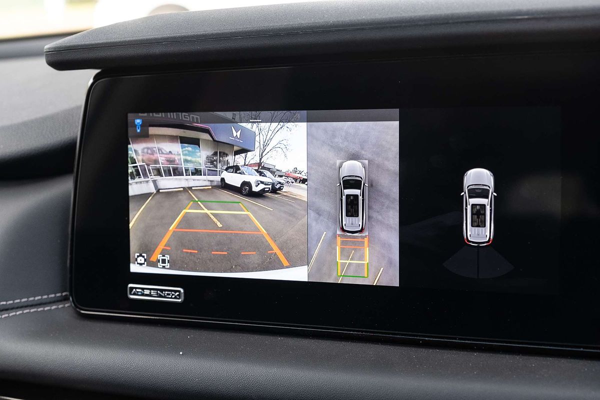 2025 Mahindra XUV700 AX7L