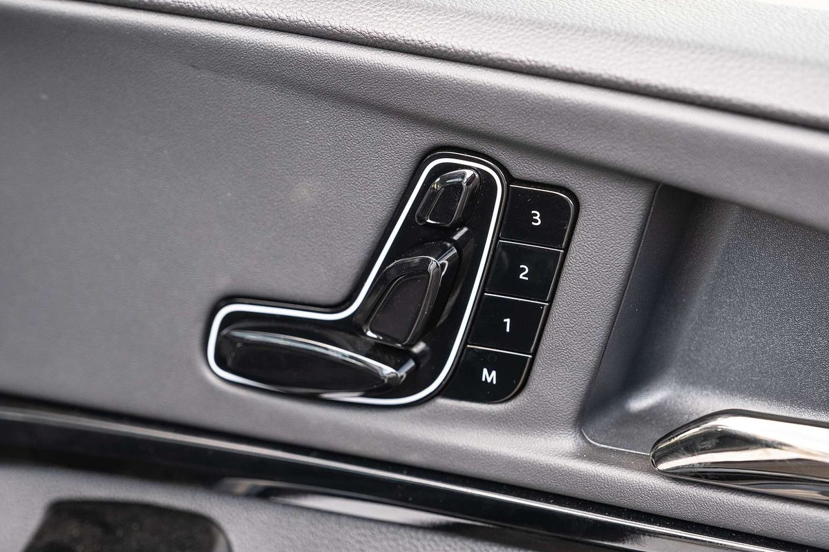 2025 Mahindra XUV700 AX7L