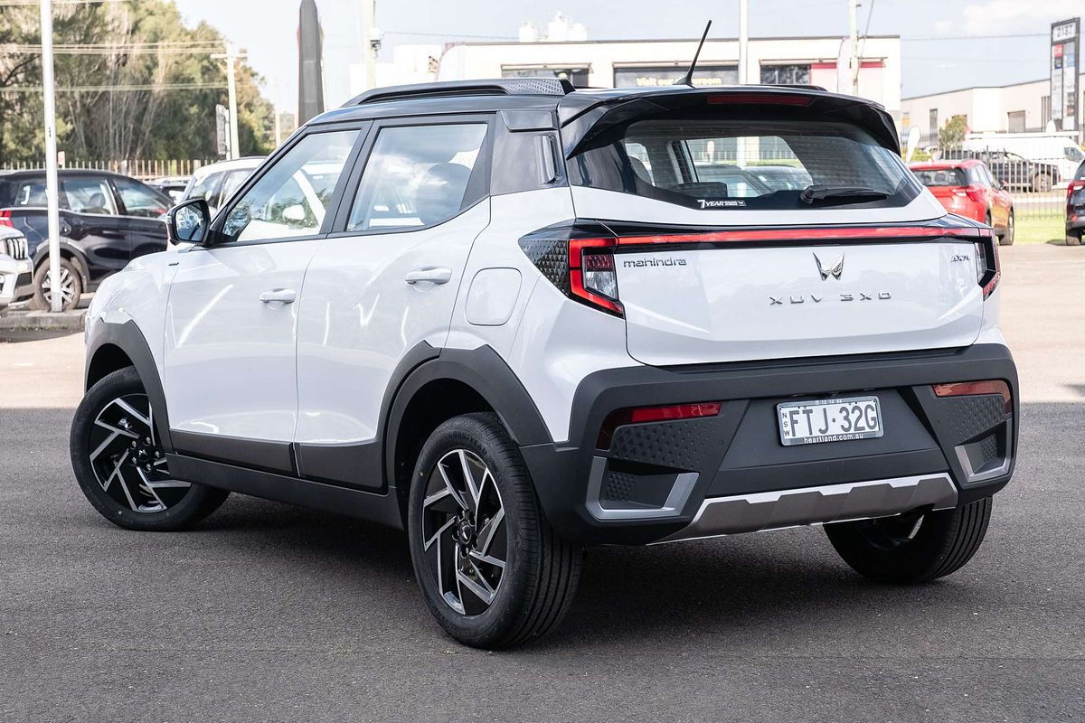 2025 Mahindra XUV3XO AX7L