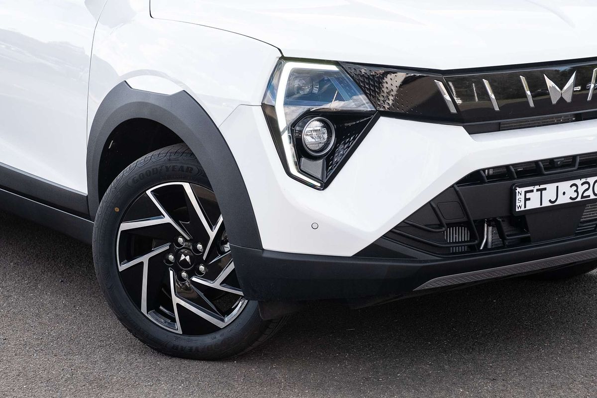 2025 Mahindra XUV3XO AX7L