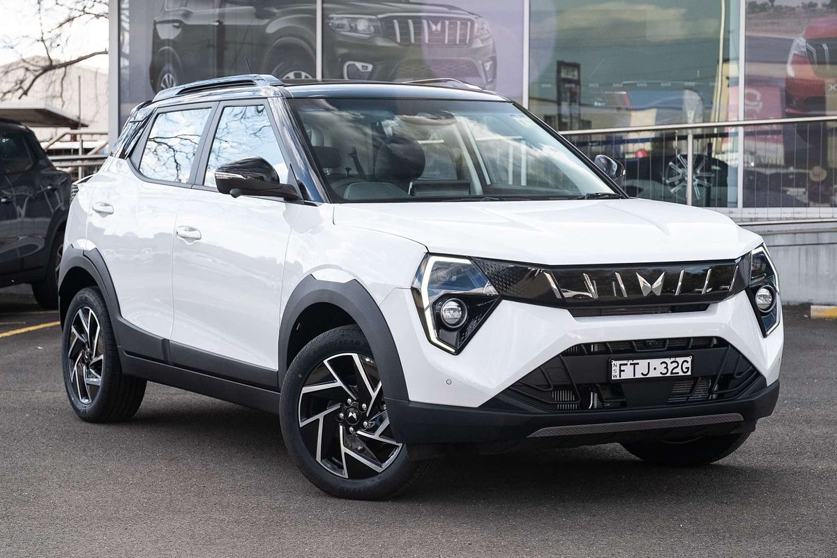 2025 Mahindra XUV3XO AX7L