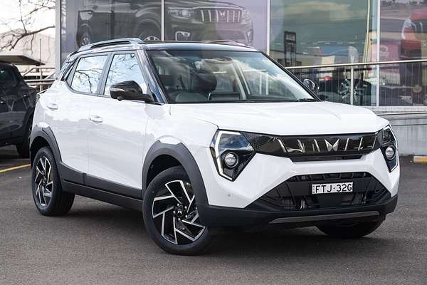 2025 Mahindra XUV3XO AX7L