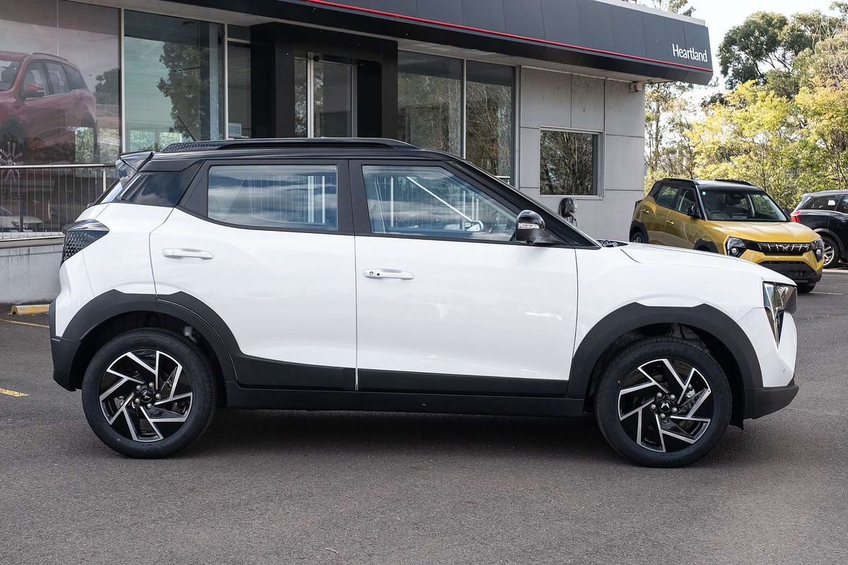 2025 Mahindra XUV3XO AX7L