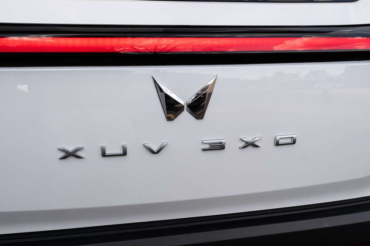 2025 Mahindra XUV3XO AX7L