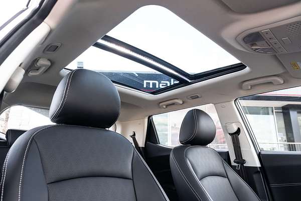 2025 Mahindra XUV3XO AX7L