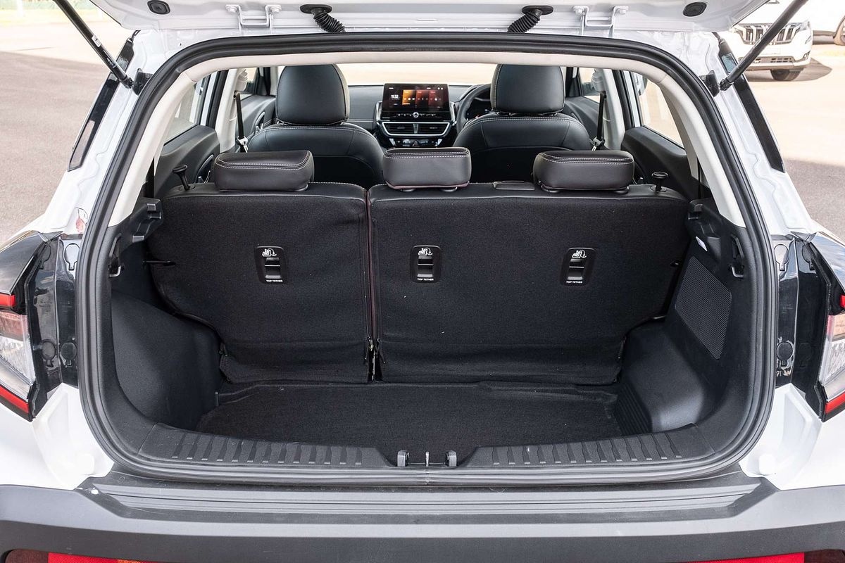 2025 Mahindra XUV3XO AX7L