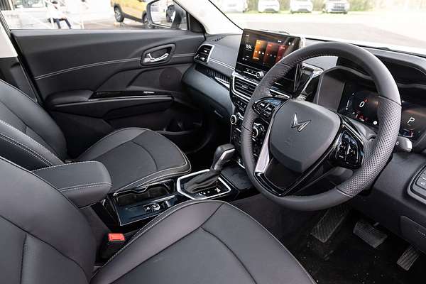 2025 Mahindra XUV3XO AX7L