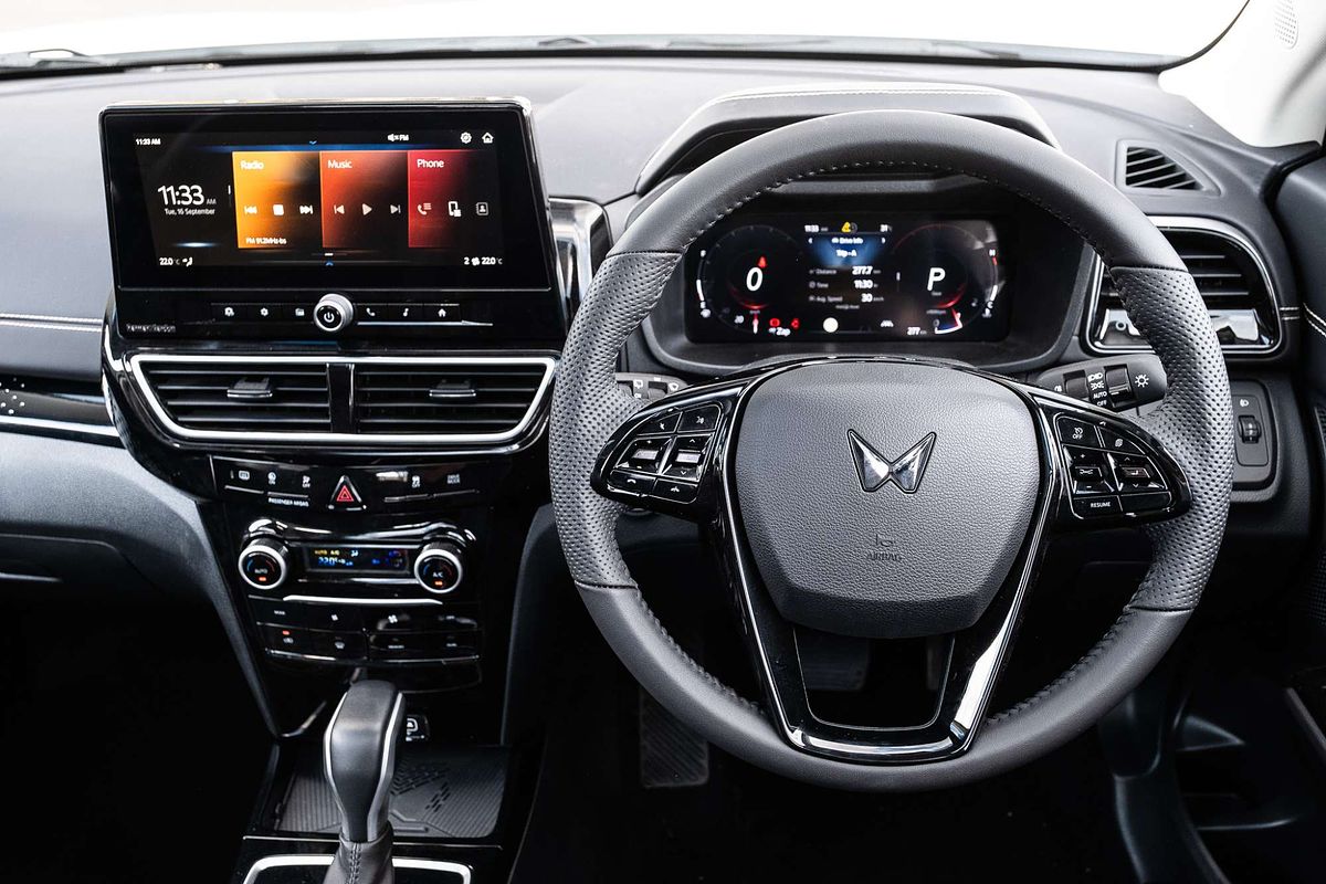 2025 Mahindra XUV3XO AX7L