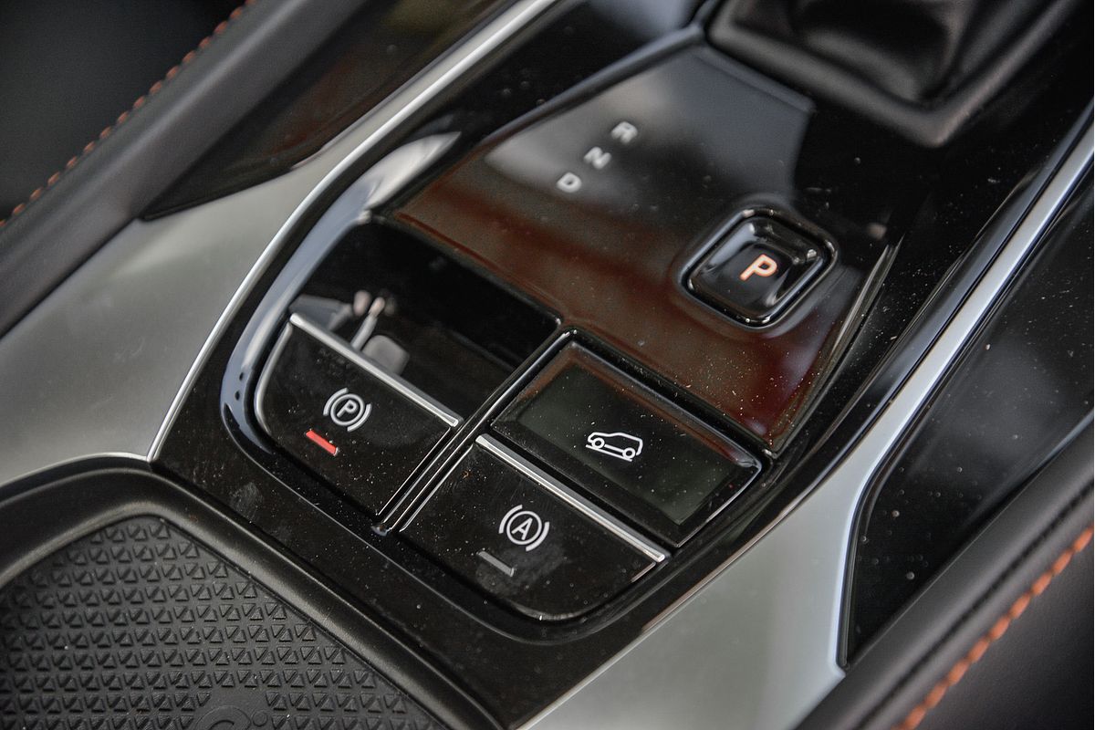 2025 MG HS Super Hybrid Essence AS33P