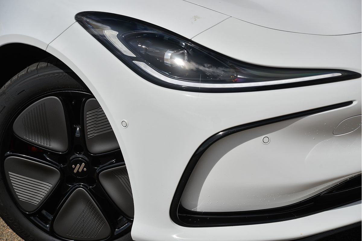 2025 MG IM5 Premium P12L