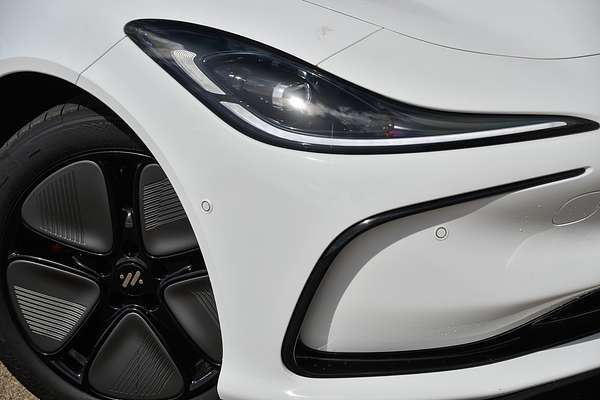 2025 MG IM5 Premium P12L