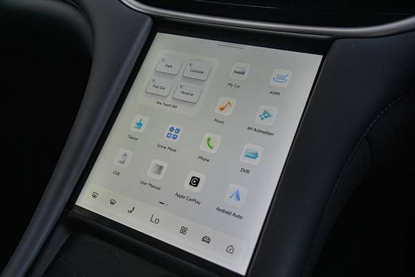 2025 MG IM5 Premium P12L